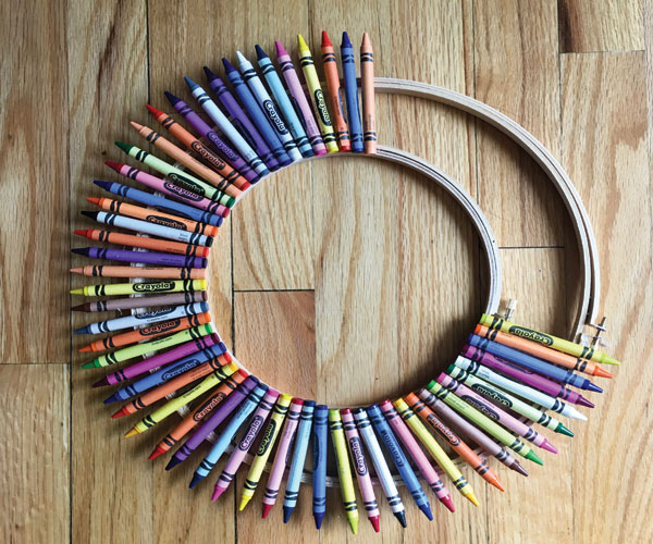crayon-wreath-assembly