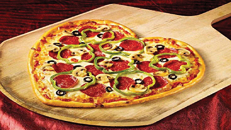 valentine's-day-heart-pizza