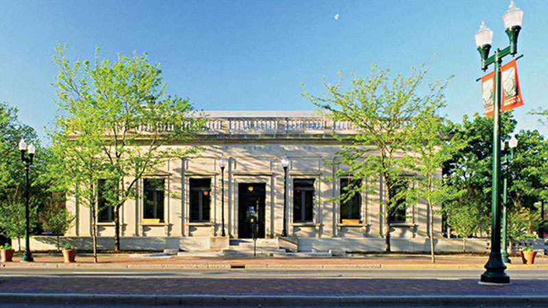 229_W_Michigan_Public_Library_2003a_150