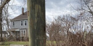Triplets in colored coat at lightpost